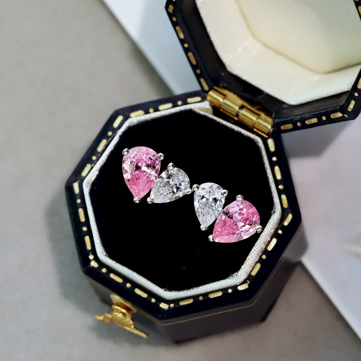 [Nova Jewelry]Dazzling Elegant Heart Cut Lover Earrings