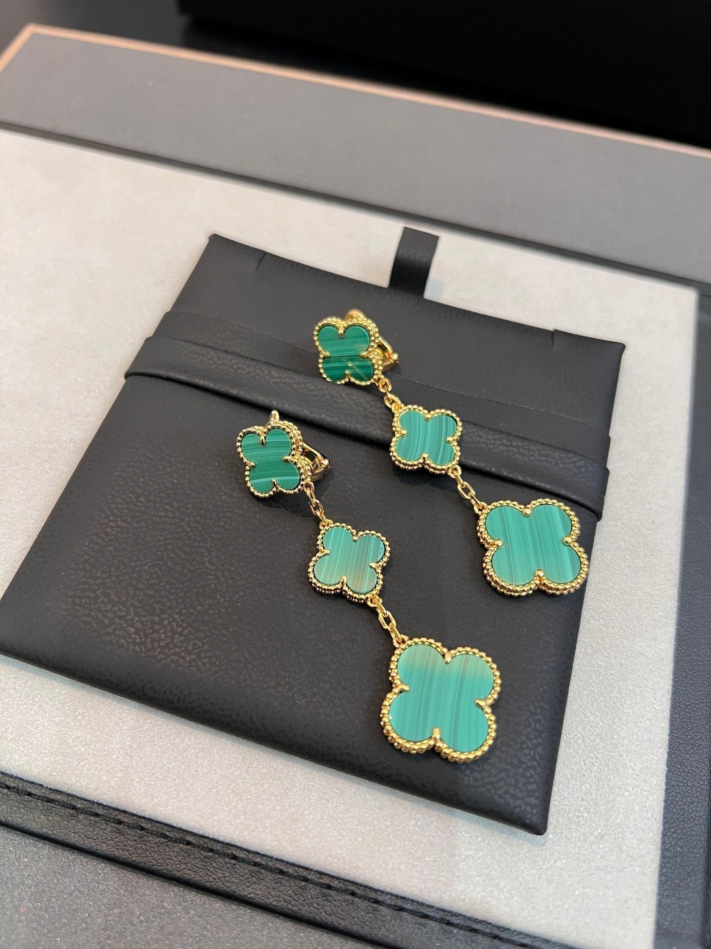 [BLUE TEARS]CLOVER MALACHITE 3 MOTIFS GOLD