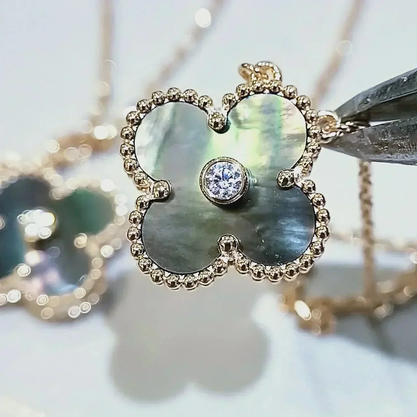 [BLUE TEARS]CLOVER 15MM DIAMANT- UND GRAUMUTTER-HALSKETTE