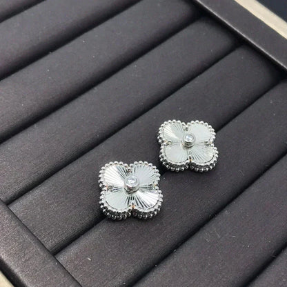 [BLUE TEARS]CLOVER MINI 9.5MM LASER EARRINGS