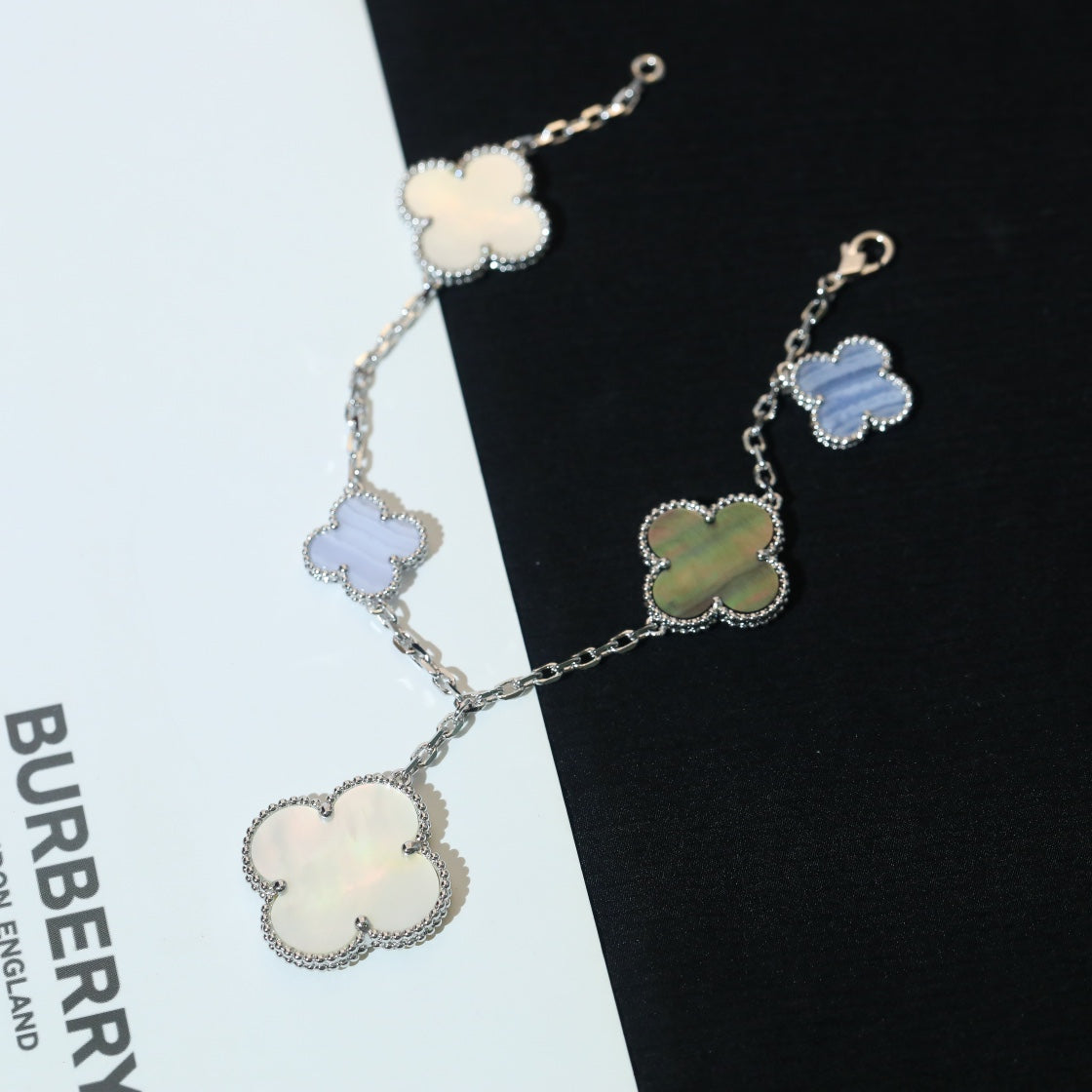 [BLAUE TRÄNEN]KLEE-ARMBAND 5 MOTIVE MOP CHALCEDON SILBER 