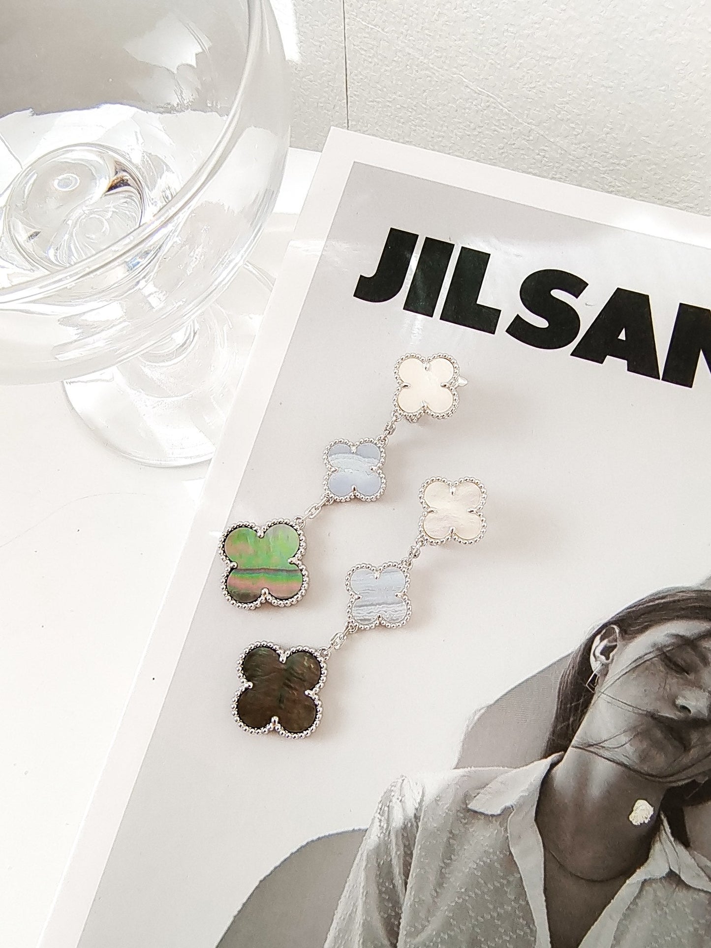 [BLUE TEARS]CLOVER 3 MOTIFS CHALCEDONY DARK MOP SILVER EARRINGS