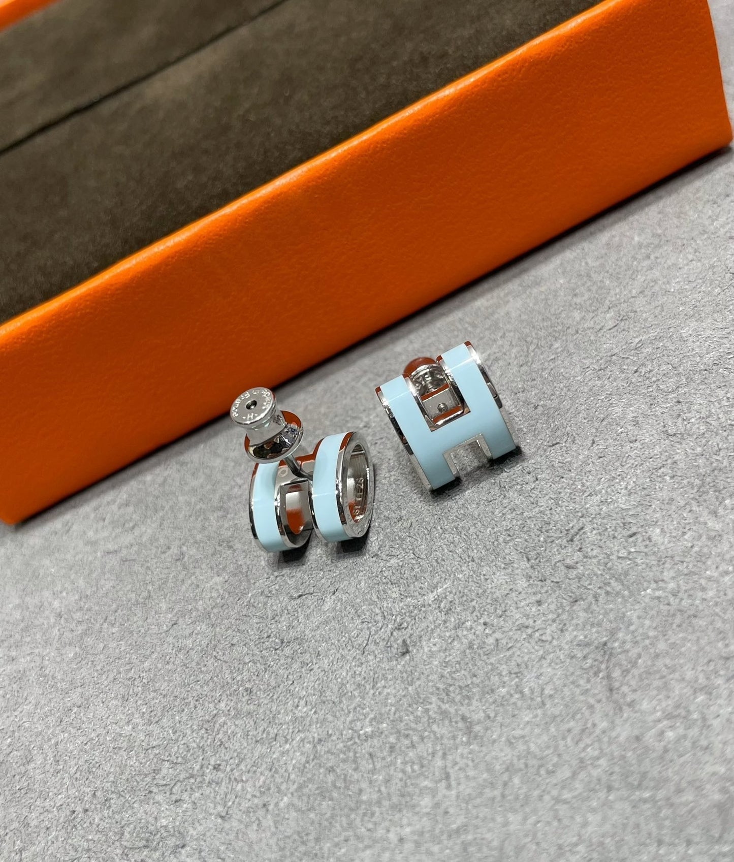 [BLUE TEARS]POP H SKY BLUE STUD EARRINGS