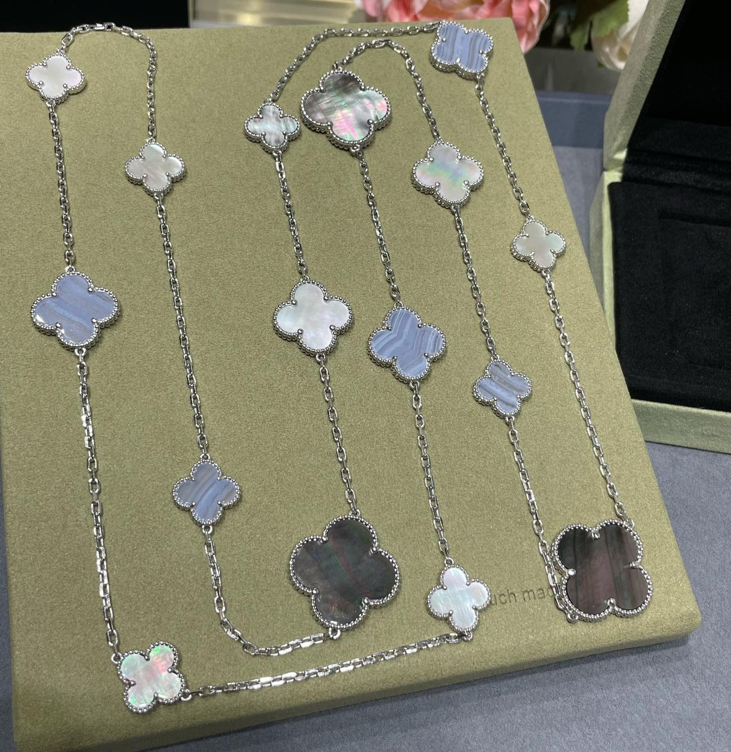 [BLUE TEARS]CLOVER 16 MOTIF CHALCEDONY MOP SILVER NECKLACE