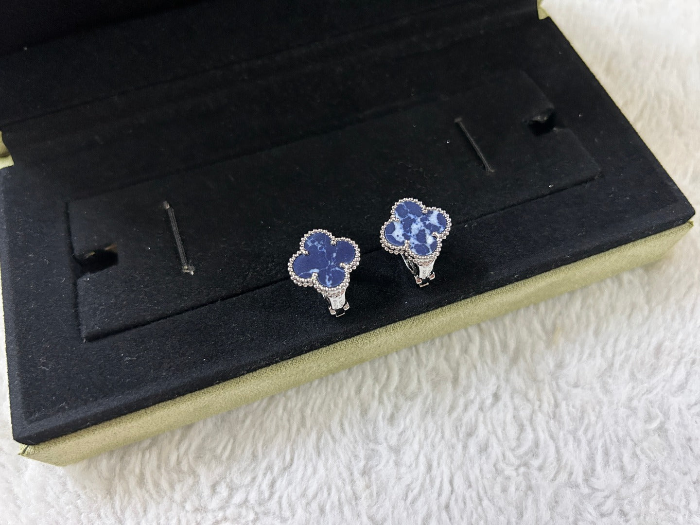 [BLUE TEARS]CLOVER PIETERSITE MITTLERE OHRSTECKER