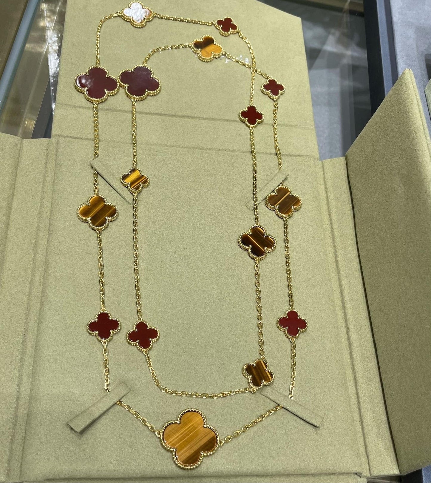 [BLAUE TRÄNEN] HALSKETTE MIT KLEEBLATT UND 16 MOTIV, KARNEOL UND TIGERAUGE, ROSÉGOLD