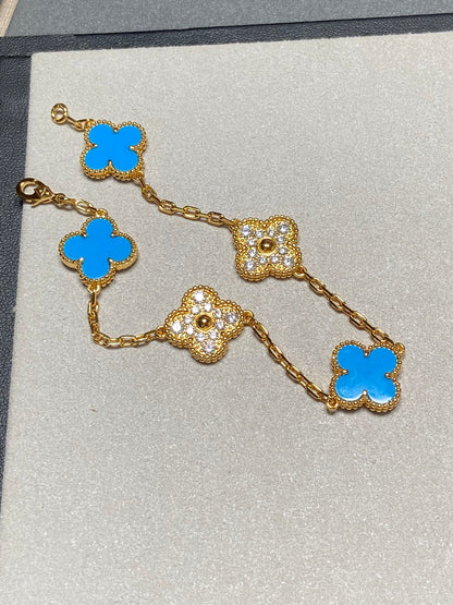 [BLAUE TRÄNEN] GOLDARMBAND MIT KLEEBLAUEM CHALCEDON UND DIAMANT 