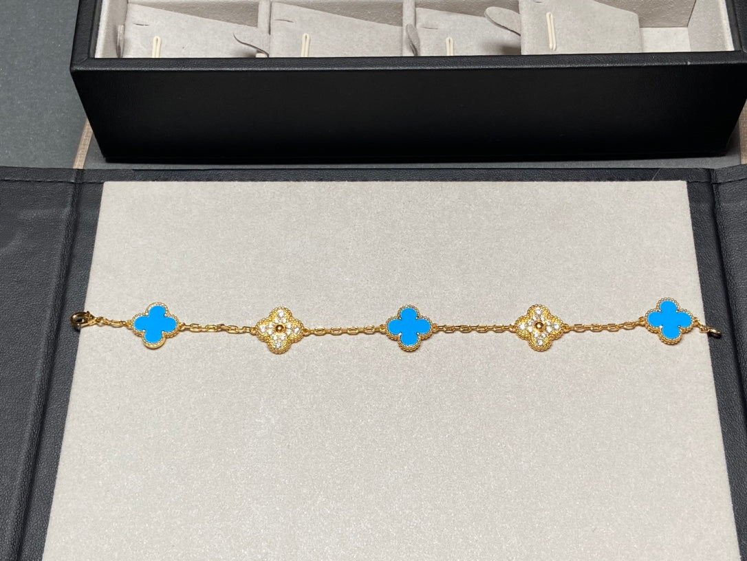 [BLAUE TRÄNEN] GOLDARMBAND MIT KLEEBLAUEM CHALCEDON UND DIAMANT 