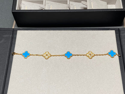 [BLAUE TRÄNEN] GOLDARMBAND MIT KLEEBLAUEM CHALCEDON UND DIAMANT 