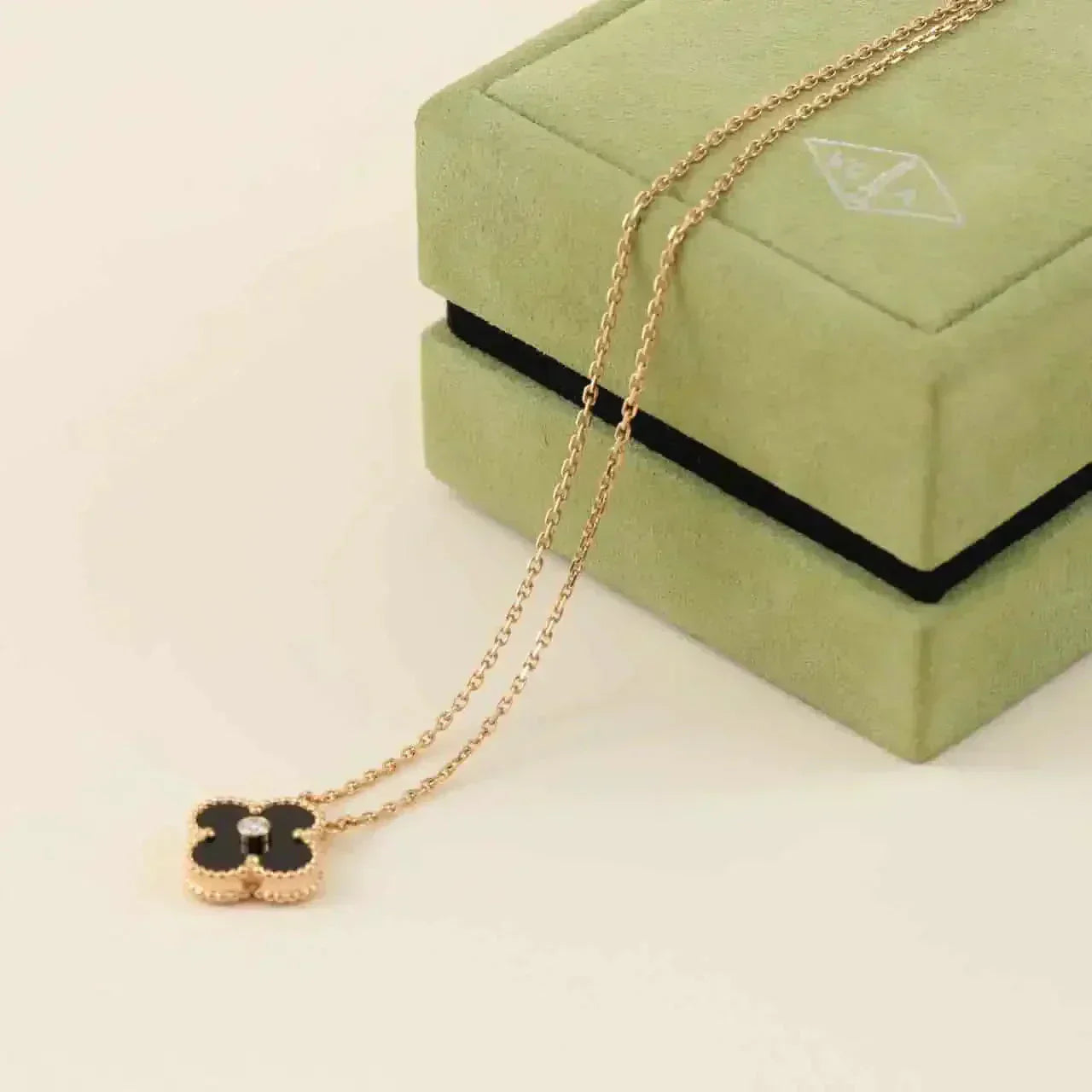 [BLUE TEARS]CLOVER 15MM DIAMOND ONYX NECKLACE