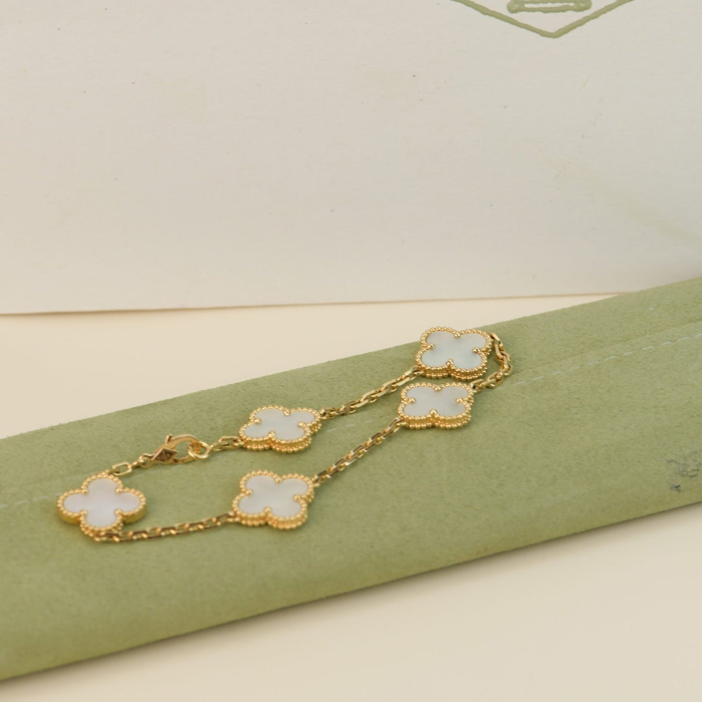 [BLUE TEARS]CLOVER  5 MOTIF WHITE MOP BRACELET