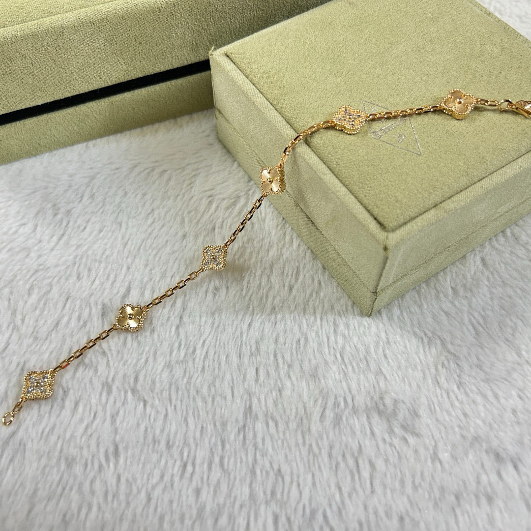 [BLUE TEARS]CLOVER 6 MOTIF DIAMOND LASER BRACELET