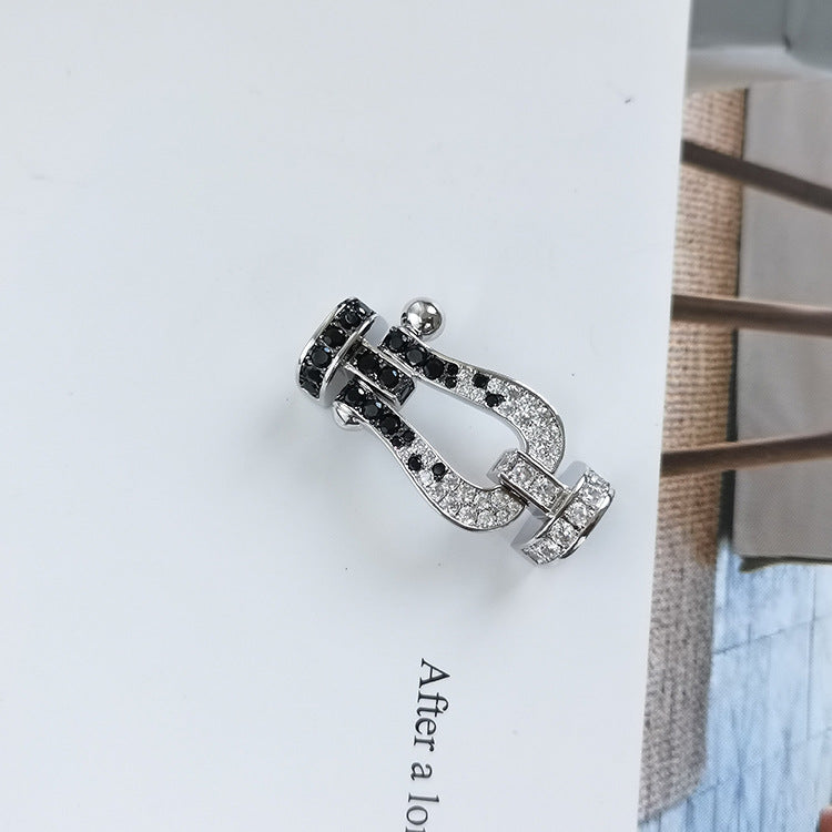 [BLAUE TRÄNEN]FORCE GROSSES HUFEISENARMBAND MIT SCHWARZEN WEISSEN DIAMANTEN UND ROSÉGOLD