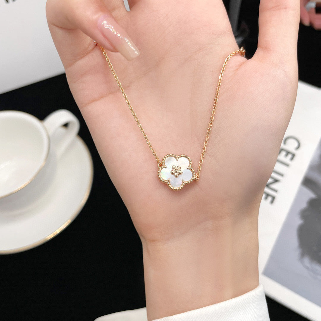 [BLUE TEARS]LUCKY  WHITE MOP  PLUM BLOSSOM NECKLACE