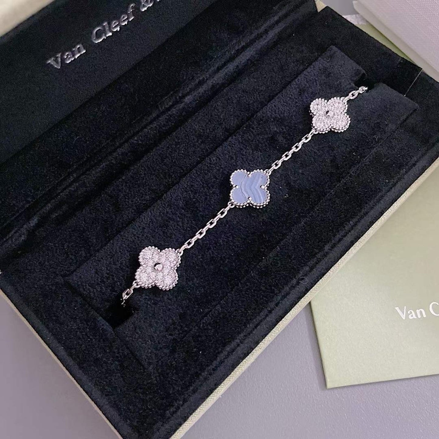 [BLAUE TRÄNEN]KLEE 5 MOTIV DIAMANT LILA CHALCEDON ARMBAND SILBER 
