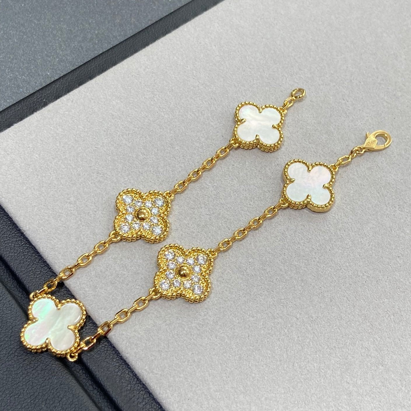 [BLUE TEARS]CLOVER BRACELET 5 MOTIF WHITE MOP DIAMOND