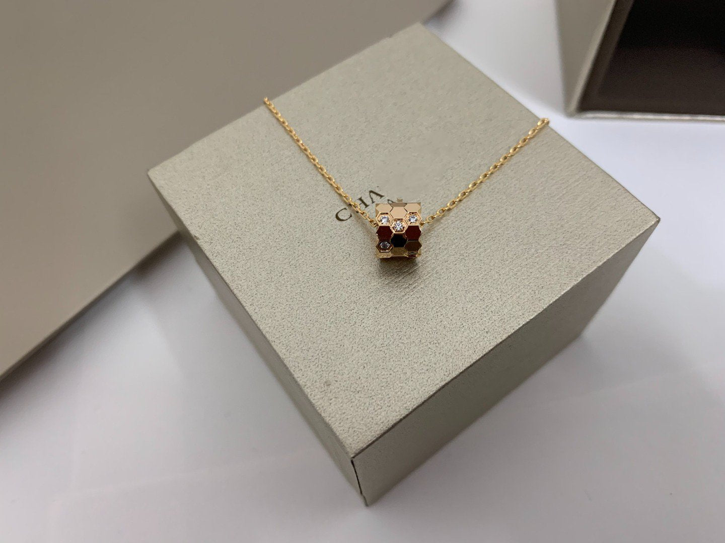 [BLUE TEARS]BEE LOVE DIAMOND NECKLACE