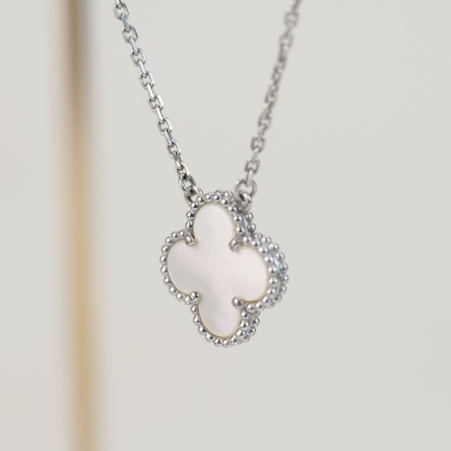 [BLUE TEARS]CLOVER 15MM WEISS PERLMUTT SILBER