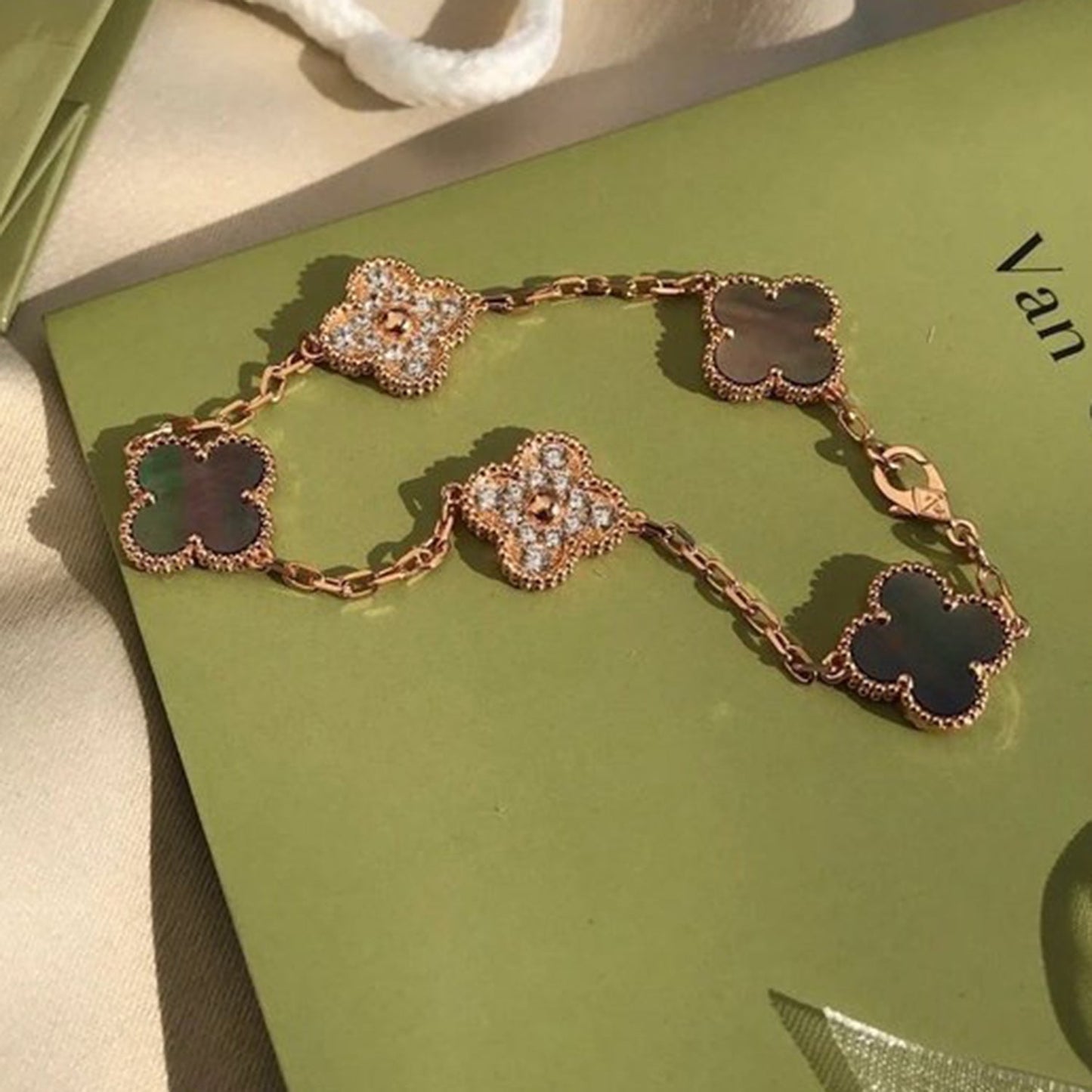 [BLAUE TRÄNEN]CLOVER 5 MOTIV GRAUES MOP DIAMANTARMBAND