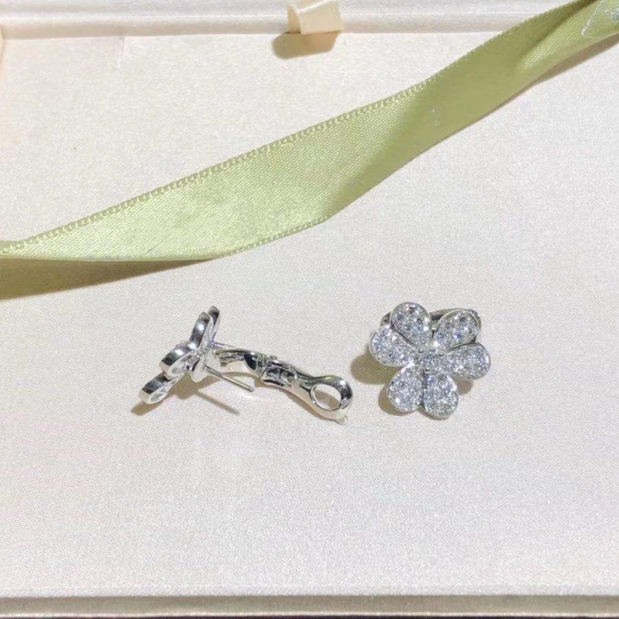 [BLUE TEARS]FRIVOLE SILVER FLOWER DIAMOND EARRINGS