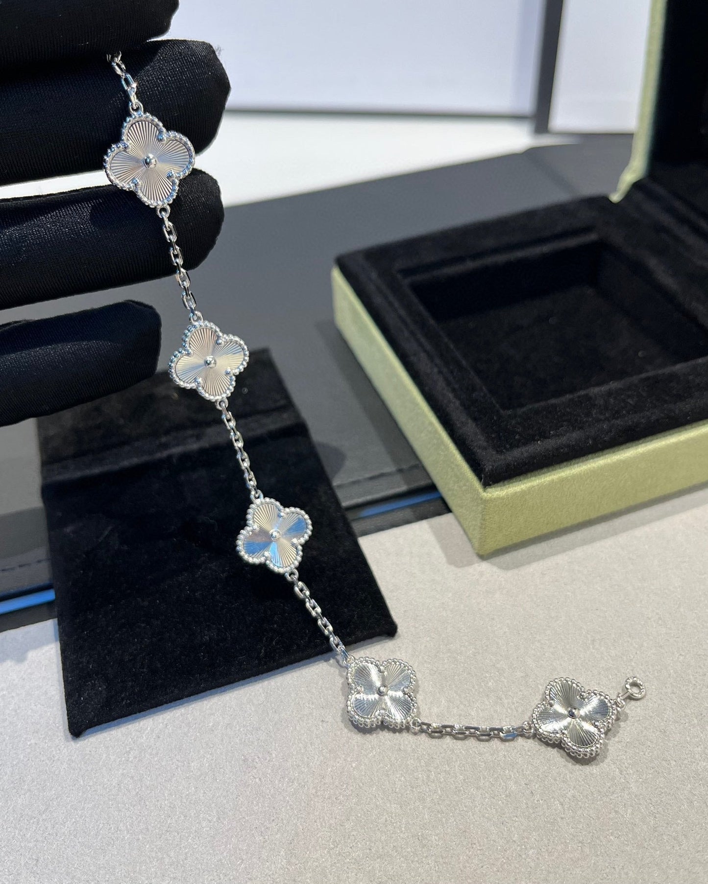 [BLUE TEARS]CLOVER SILVER 5 MOTIFS BRACELET