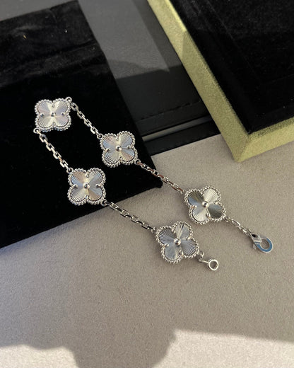[BLUE TEARS] CLOVER 5 MOTIF LASER BRACELET COLLECTION